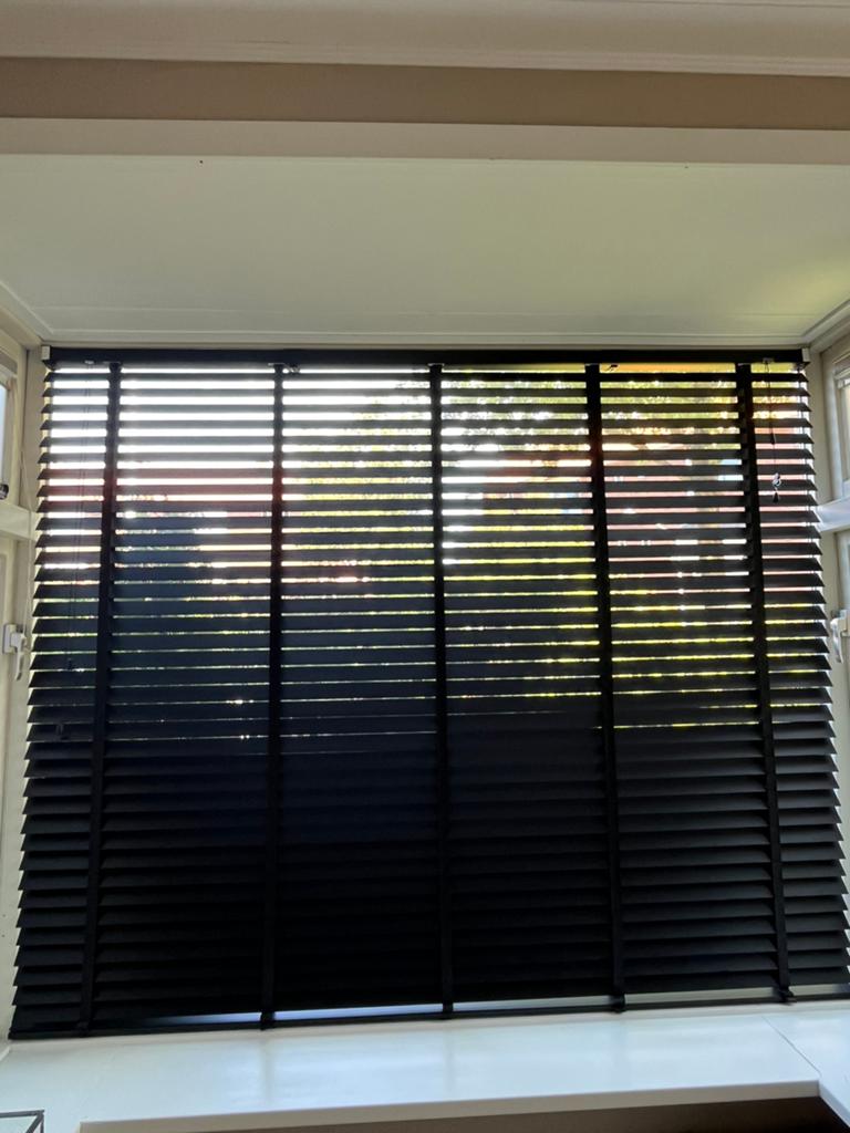 Mooie zwarte luxaflex, Ophalen, Zwart, Zo goed als nieuw, 200 cm of meer