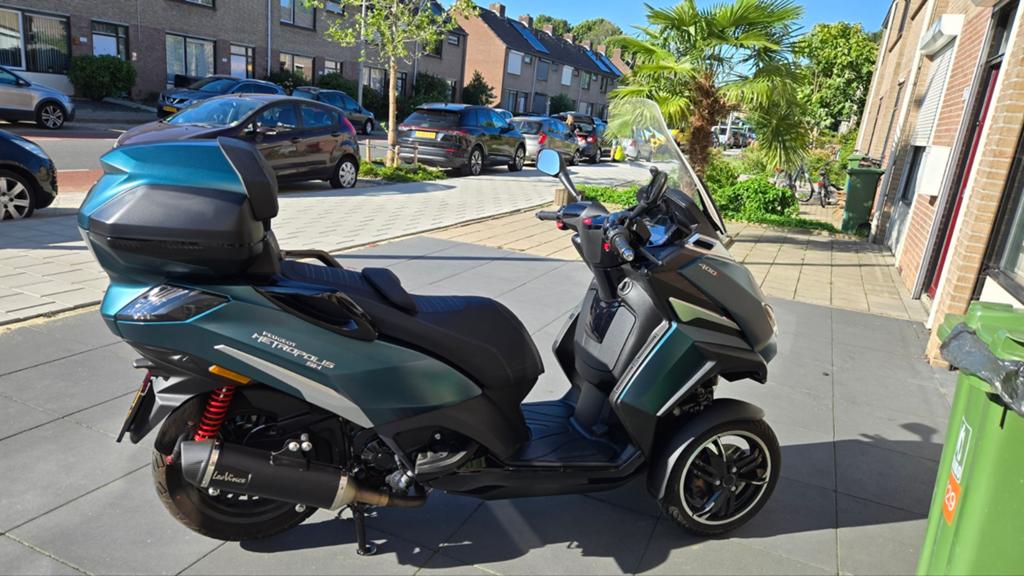 Metropolis 400i SW als nieuw, Fietsen en Brommers, Ophalen, Zo goed als nieuw, Benzine, Overige modellen