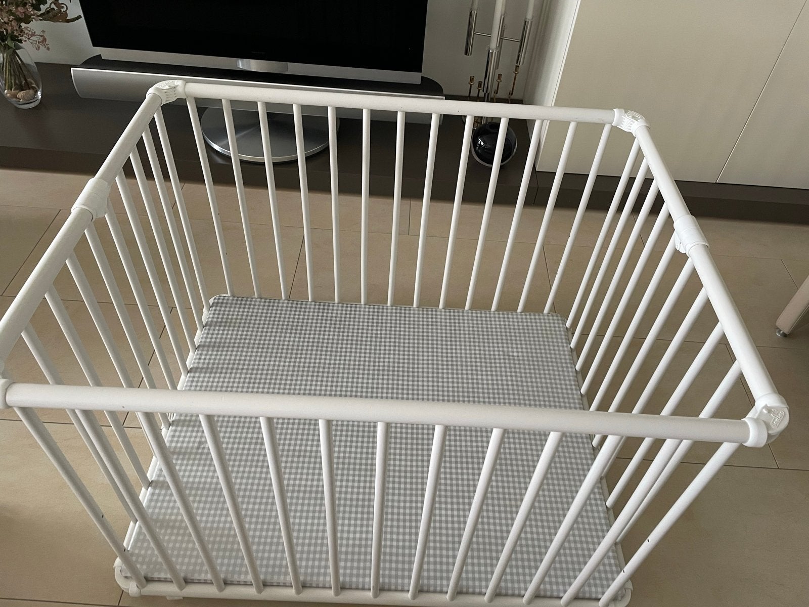 Geuther Box met wieltjes en matras - z.g.a.n., Kinderen en Baby's, Boxen, Ophalen, Zo goed als nieuw, Vierkant, In hoogte verstelbaar