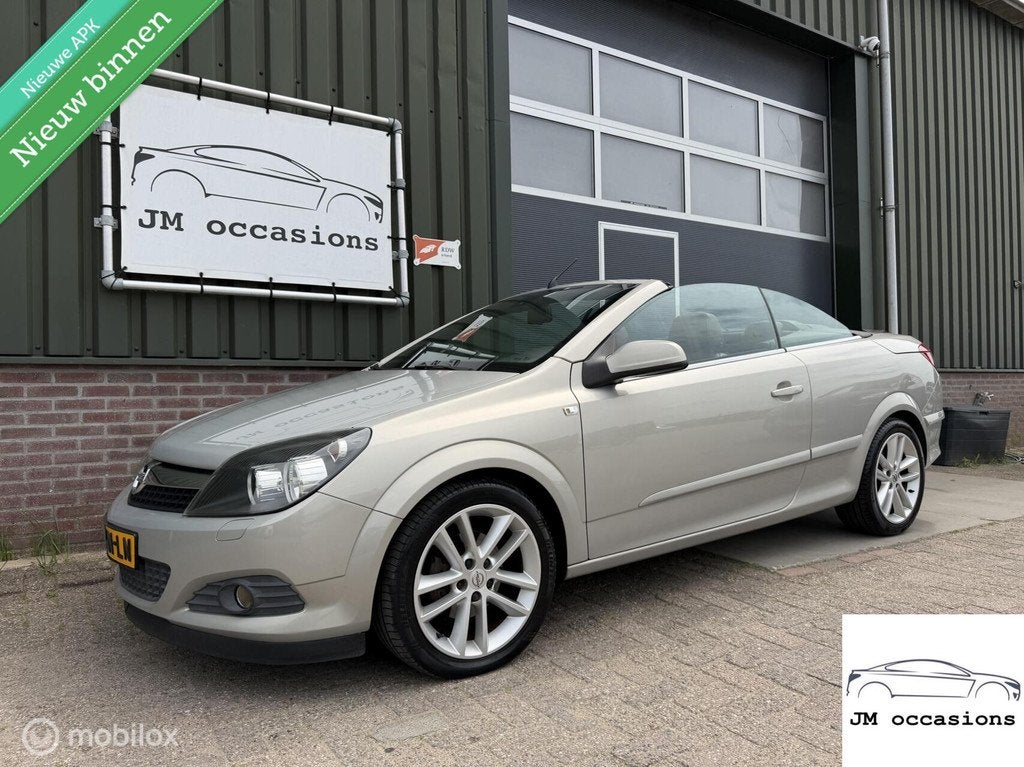 Opel Astra TwinTop 1.8 Temptation|Airco|Leder|Bluetooth|PDC|, Gebruikt, 4 cilinders, Cabriolet, 4 stoelen