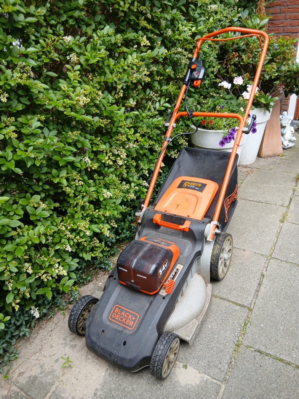 Black& decker accu grasmaaier 54V model CLM5448PC, Ophalen, Gebruikt