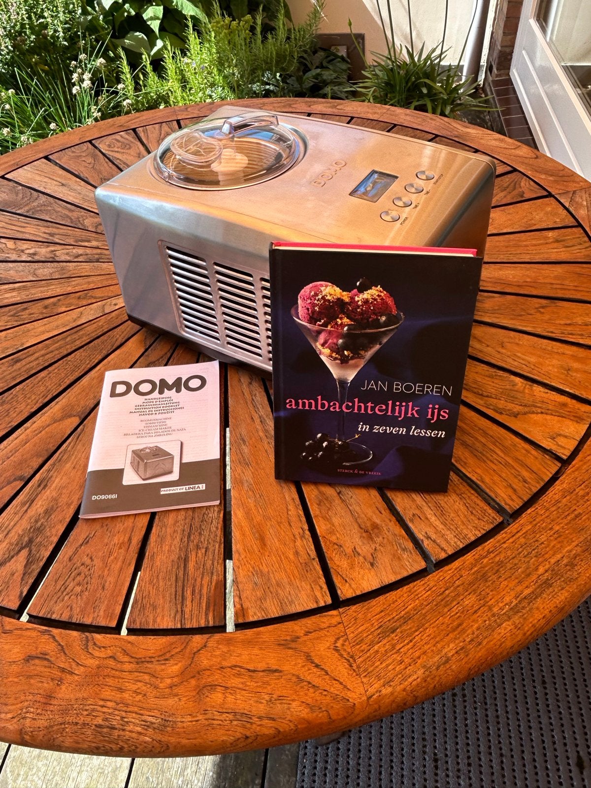 Domo DO9066I Zelfvriezende IJsmachine met ijsboek, Witgoed en Apparatuur, IJsmachines, Ophalen, Zo goed als nieuw, Zelfvriezend