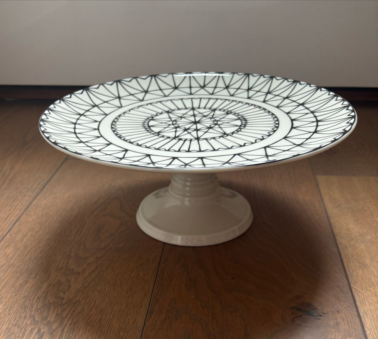 IKEA RYSSBY Taartplateau op voet - Limited Edition, Ophalen of Verzenden, Zo goed als nieuw, Modern, Wit