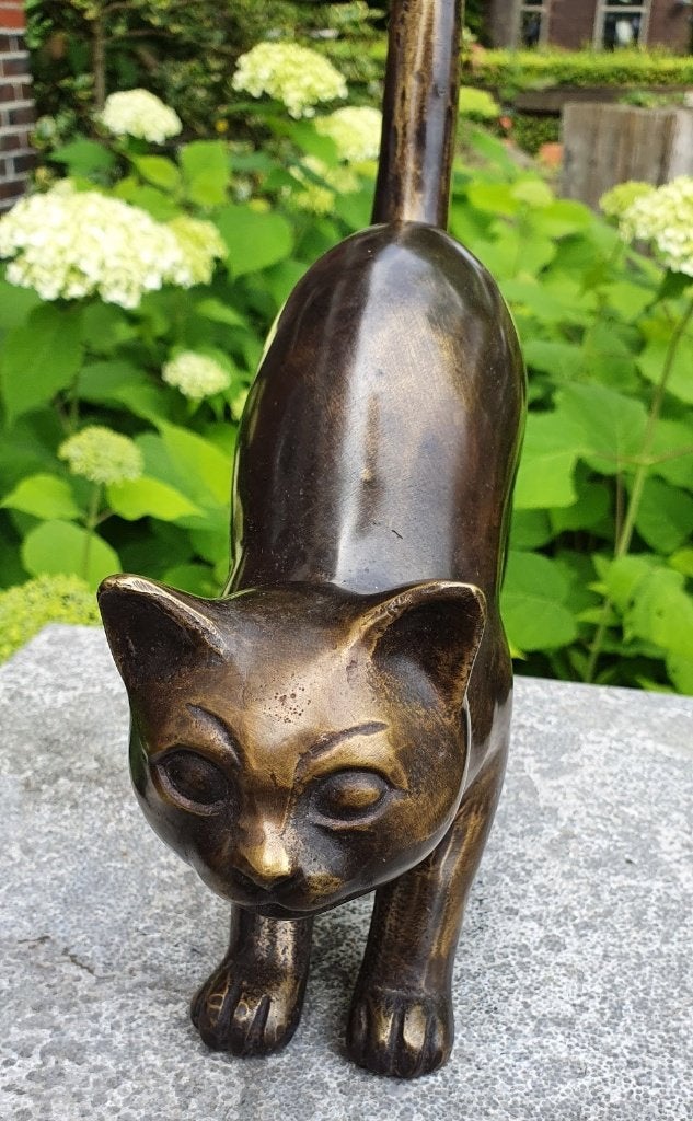POES DIE SCHRIKT / bronzen dierenbeeld / KAT, Ophalen of Verzenden, Nieuw, Hond of Kat, Beeldje of Figuurtje