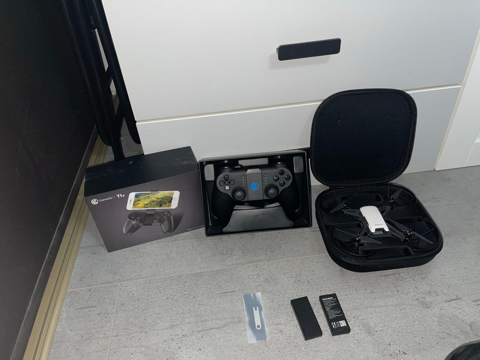 DJI Tello drone met GameSir T1s controller en extra's, Ophalen, Basiskwaliteit, 100 tot 1000 meter, Speelgoeddrone