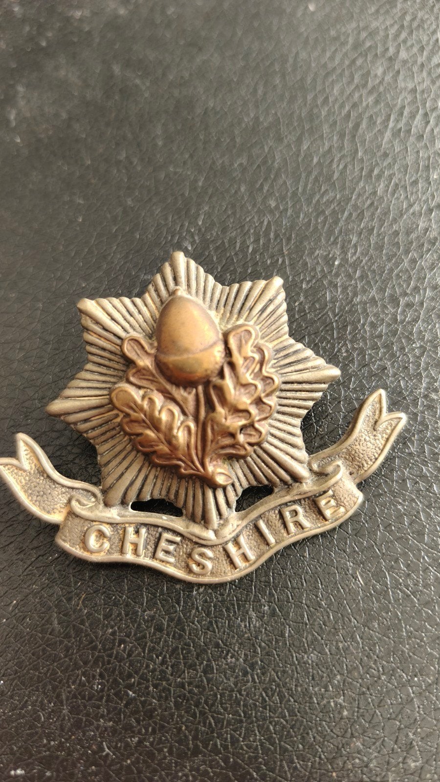 Originele WW1 capbadge Cheshire regiment., Ophalen of Verzenden, Landmacht, Engeland, Embleem of Badge
