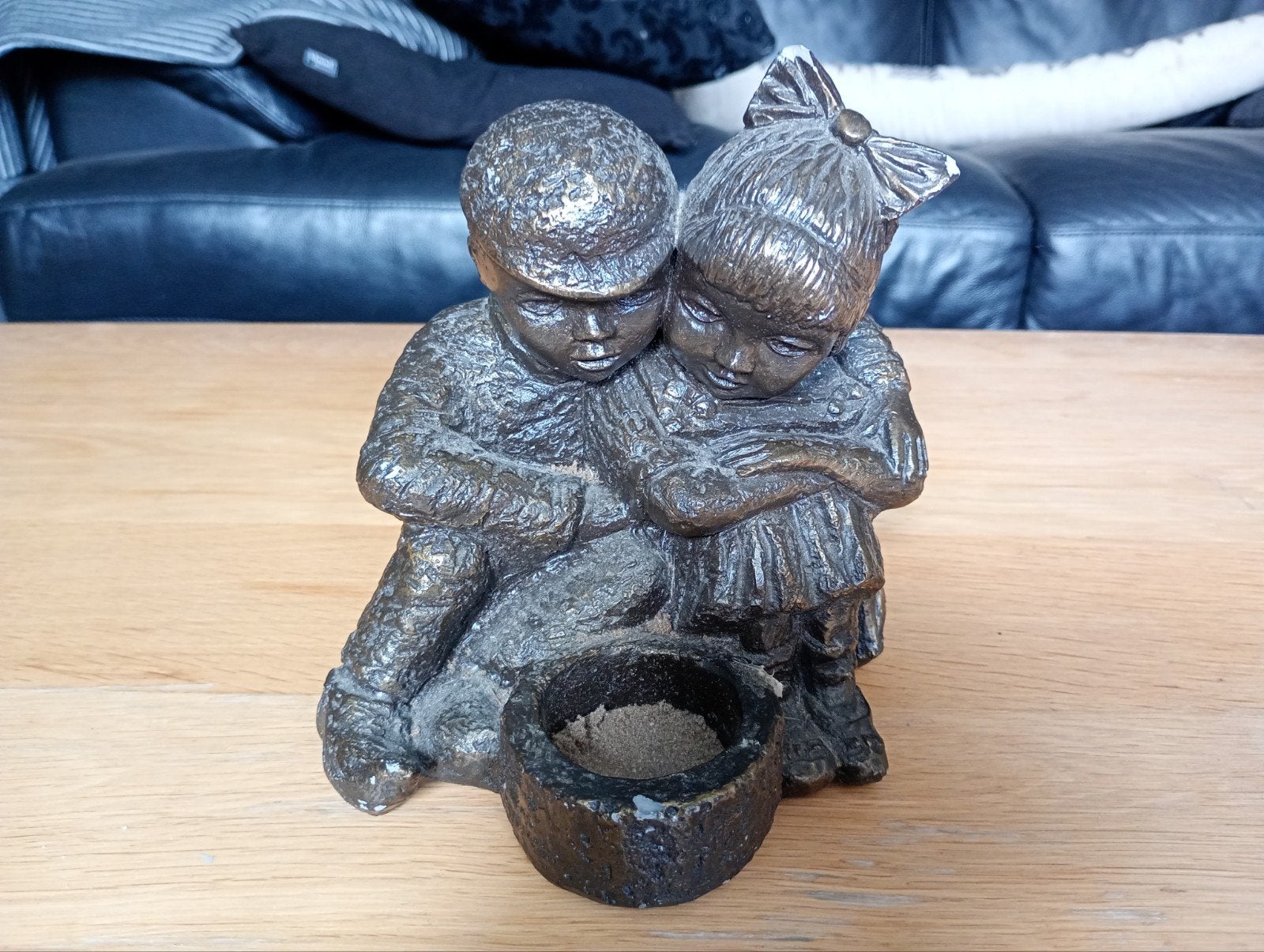 Geert Kunen Beeldje: Twee Kinderen, Groep mensen, Minder dan 20 cm, Ophalen of Verzenden, Gemerkt