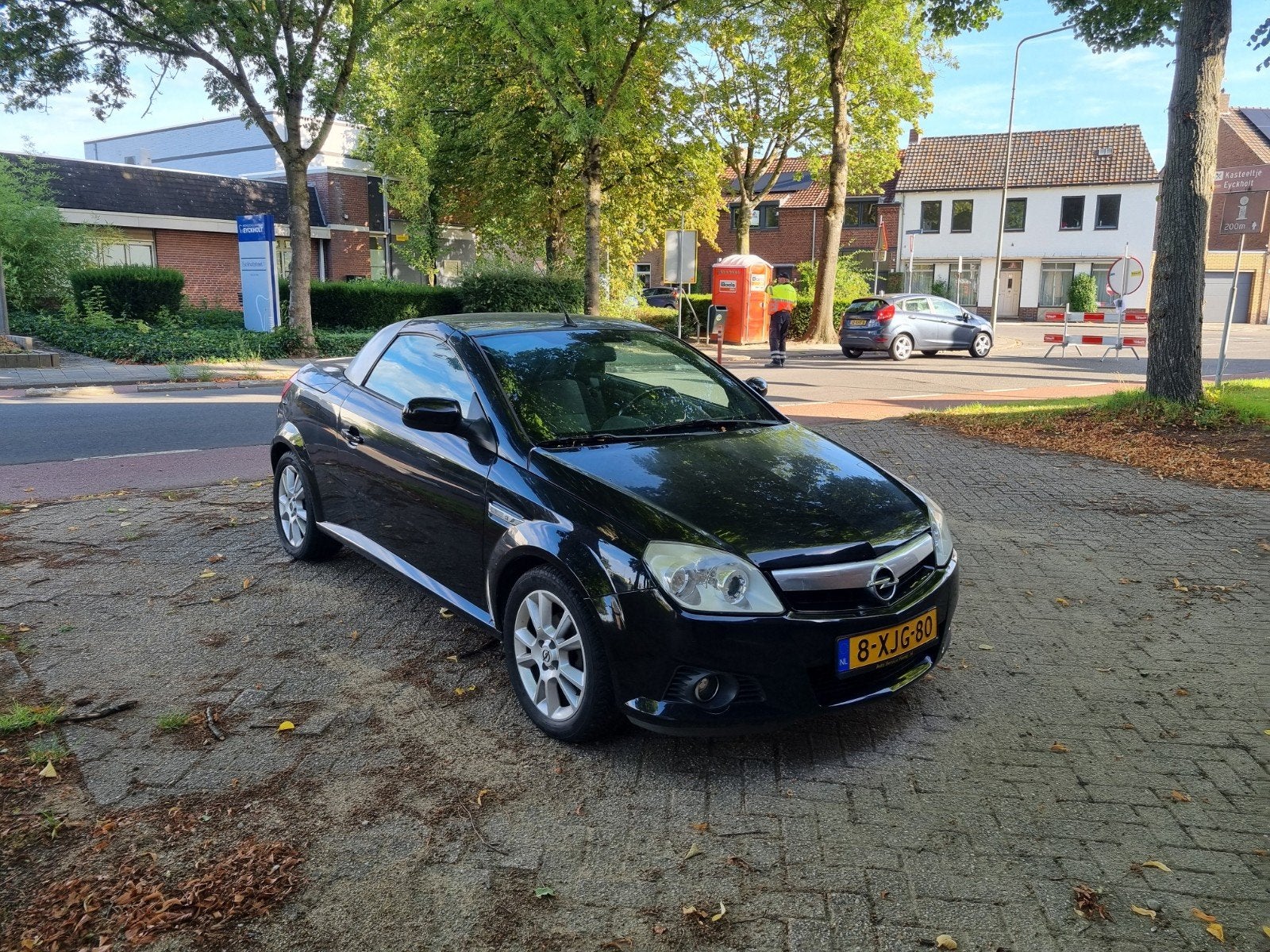 Opel Tigra 1.4 16V Twintop 2004 Zwart, Auto's, Voorwielaandrijving, Stof, 4 cilinders, Cabriolet