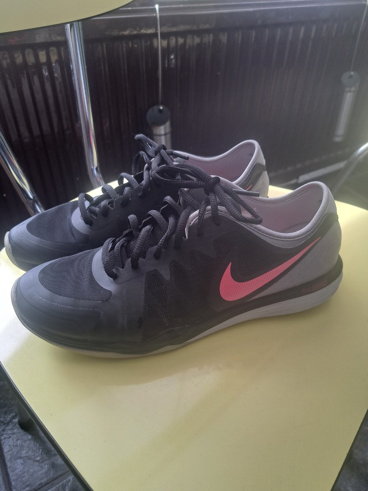 Nike zwart met roze sneakers 38,5, Verzenden, Zo goed als nieuw, Hardlopen, Hardloopschoenen