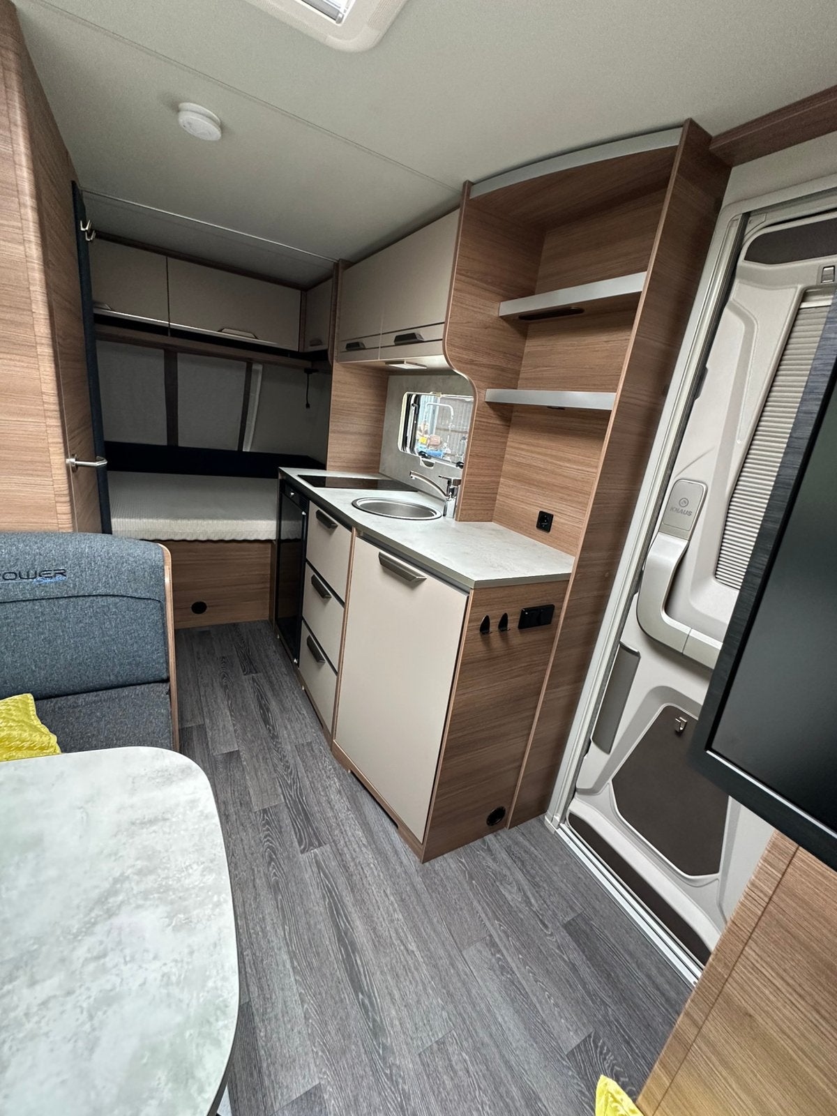 Foto 12 van Knaus Sport 420 QD E-Power met Airco/Mover/Voortent/TV