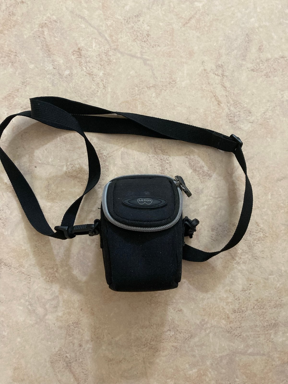 Compact zwart cameratasje met schouderband, Overige merken, Verzenden, Gevoerd, Zo goed als nieuw