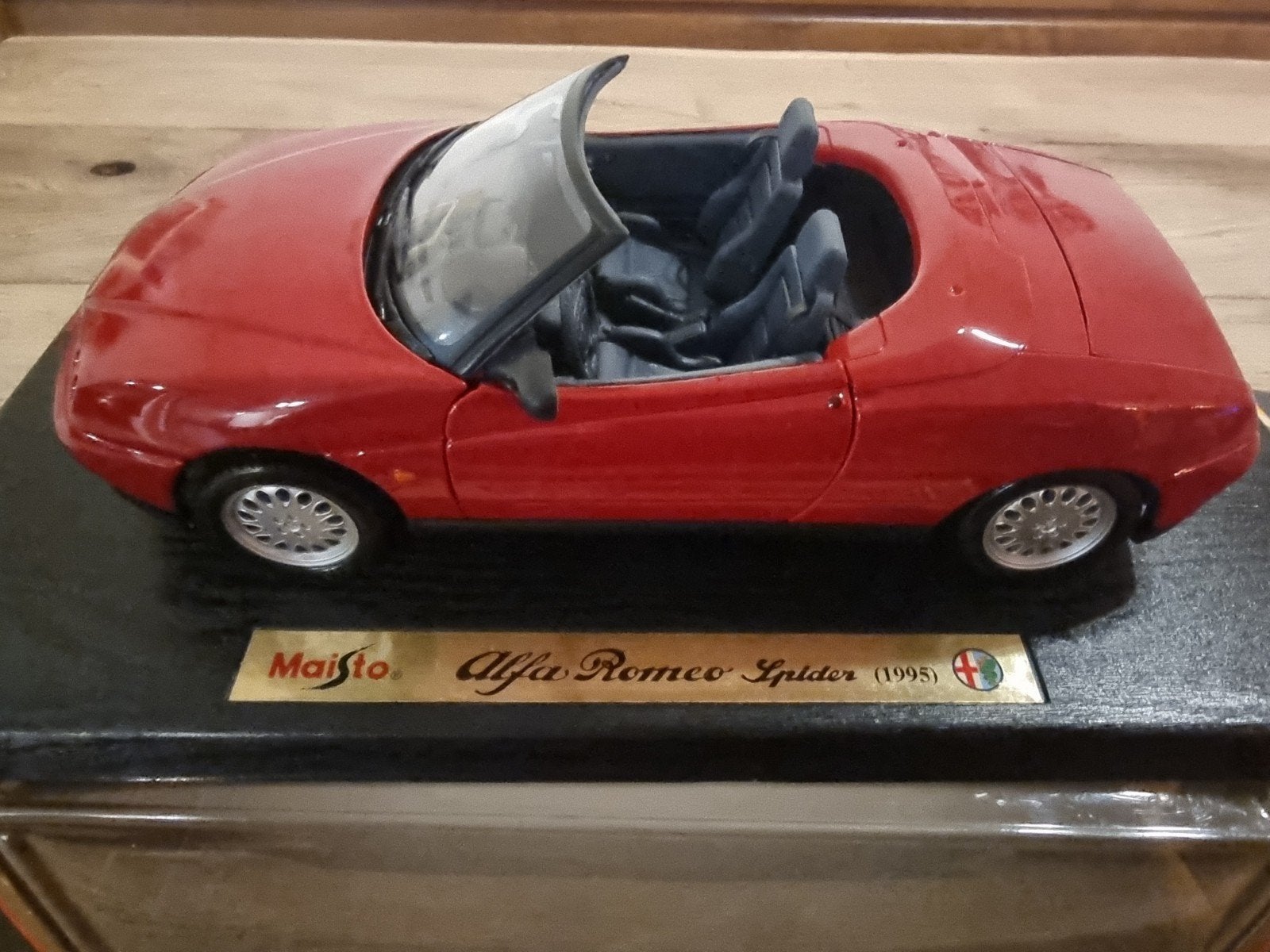 Maisto Alfa Romeo Spider (1995) 1:18 Special Edition, Ophalen of Verzenden, Zo goed als nieuw, Auto, Maisto