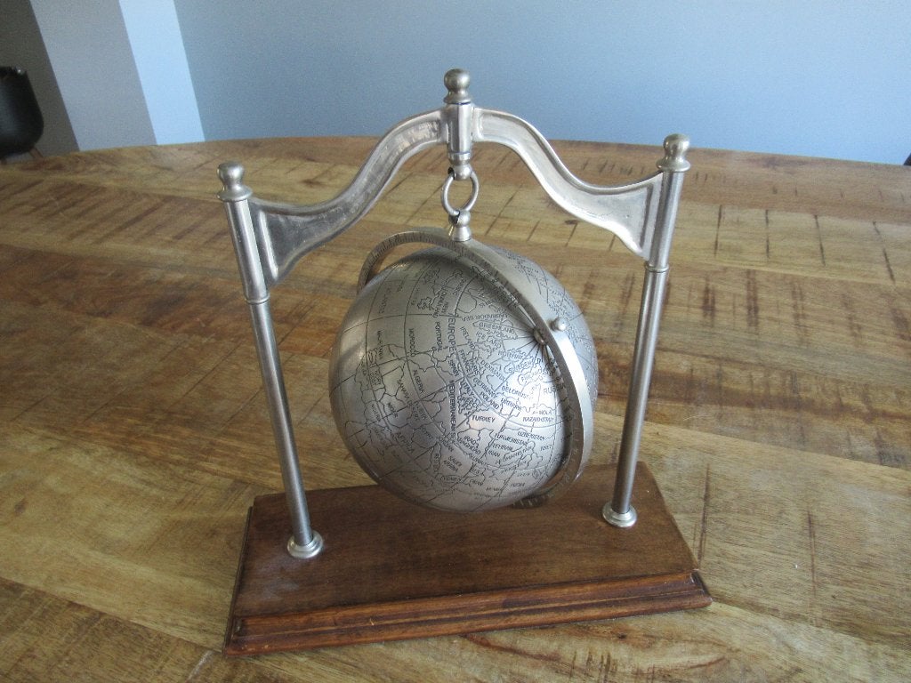 Hangende Desktop wereldbol Globe aarde zilverkleurig + Hout, Ophalen of Verzenden, Zo goed als nieuw, Metaal, Antieke wereldbol