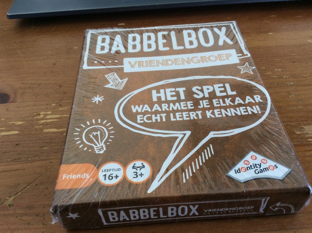 Babbelbox vriendengroep. kaartspel van Identity Games. Nieuw, Hobby en Vrije tijd, Vijf spelers of meer, Ophalen of Verzenden