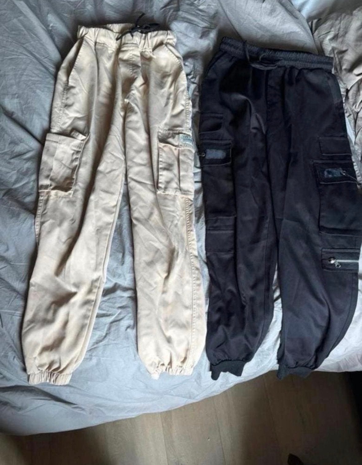 Cargo broeken - heren- beige en zwart (XXS), Ophalen of Verzenden, Gedragen, Maat 46 (S) of kleiner, Beige