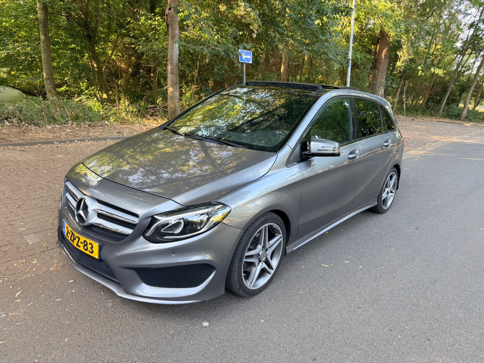 Mercedes-Benz B-Klasse 1.6 B180 AMG automaat PANO, 1325 kg, Zwart, 4 cilinders, 122 pk