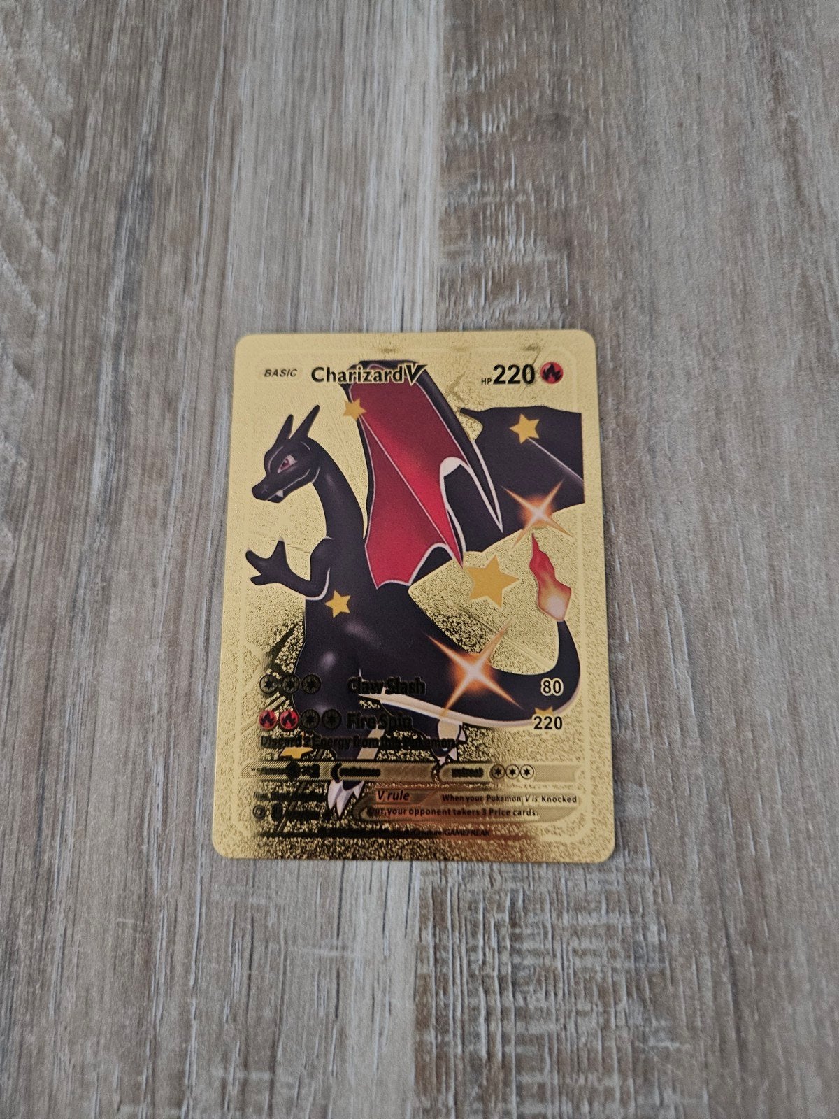 Charizard V gouden pokemon kaart, Ophalen of Verzenden, Zo goed als nieuw