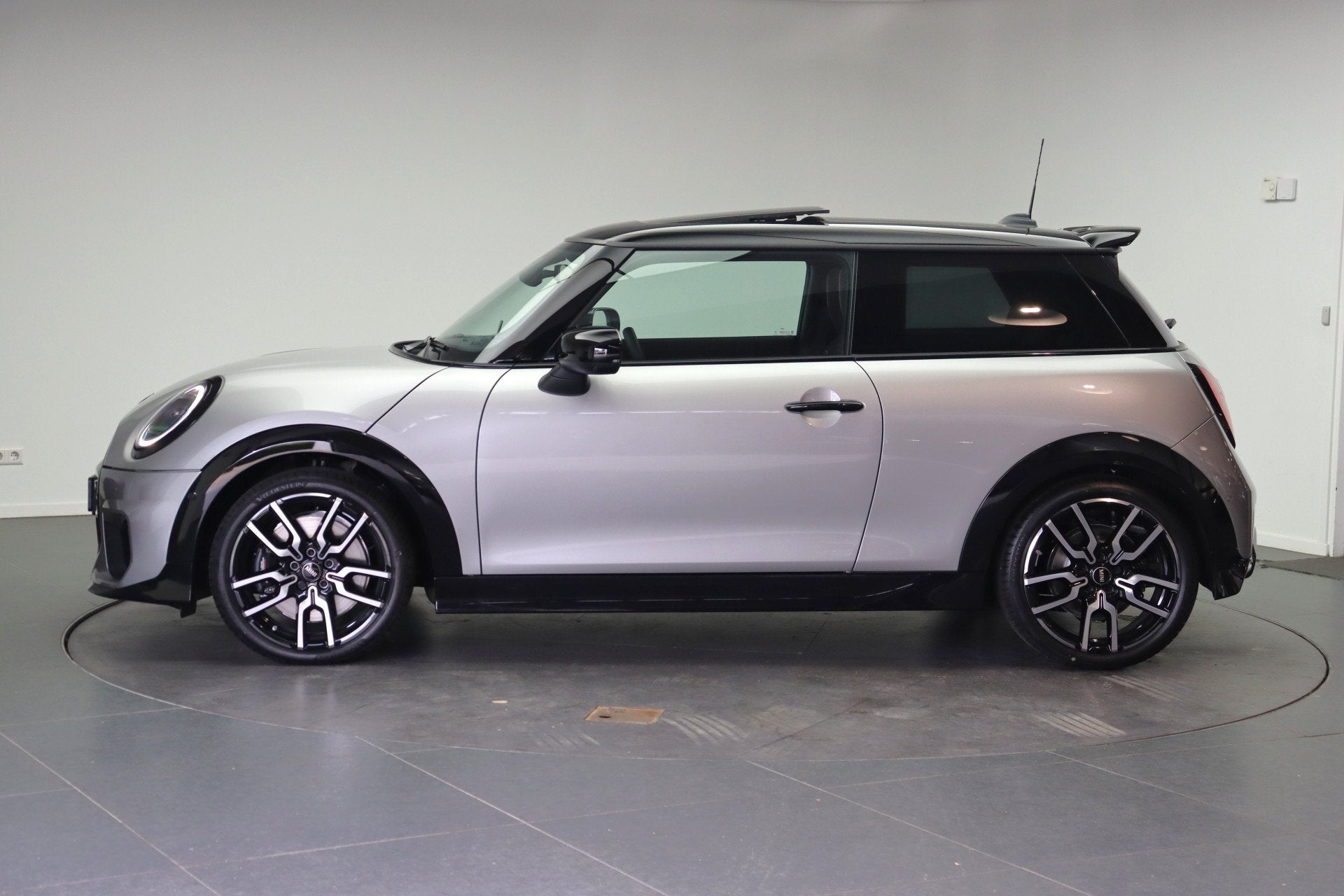 MINI Hatchback Cooper S Automaat / John Cooper Works / Pakke, Auto's, Mini, Zwart, 156 pk, 4 stoelen, Leder en Stof