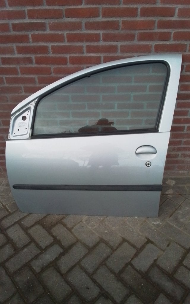 DEUR LINKS VOOR PEUGEOT 107 / C1 / TOYOTA AYGO GRIJS 5DRS, Auto-onderdelen, Carrosserie en Plaatwerk, Niet ingevuld, Gebruikt