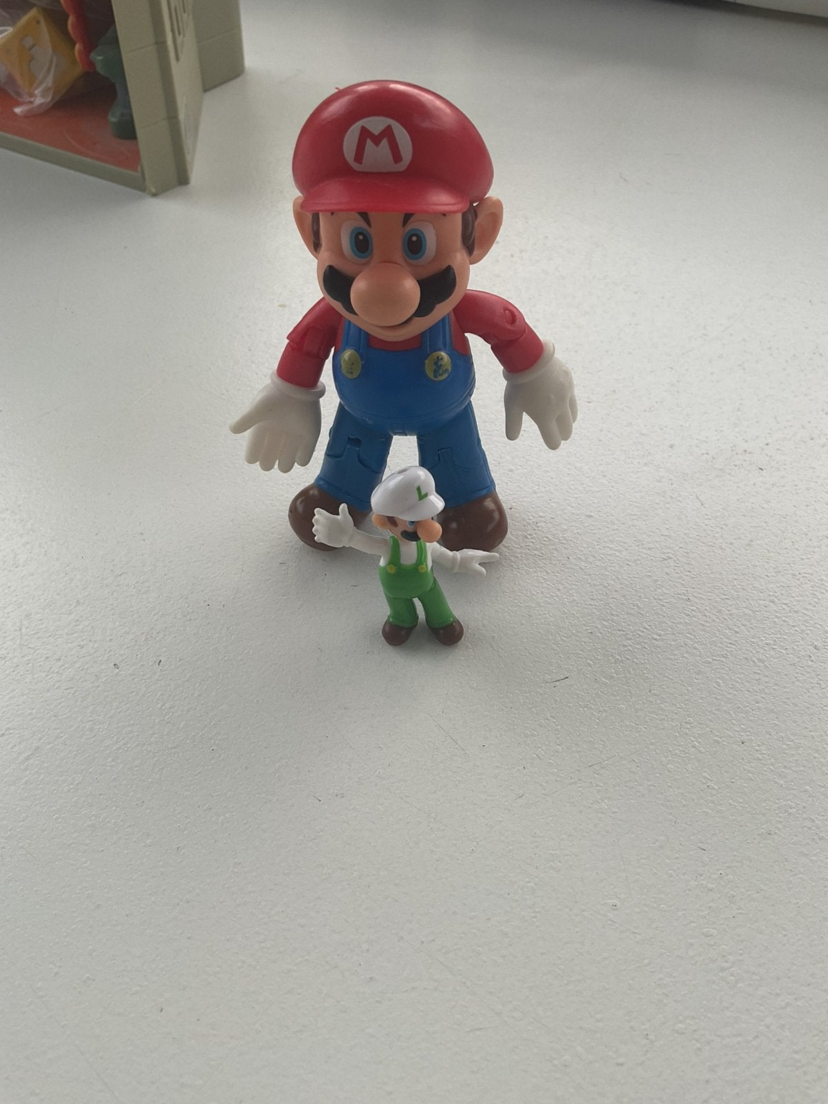 Grote mario met beweegbare armen, Ophalen, Zo goed als nieuw