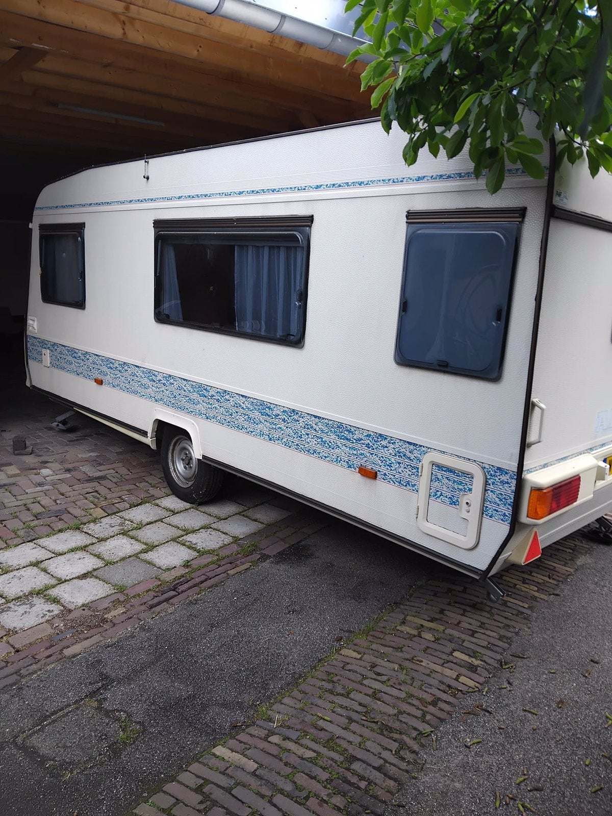 Te koop Adria caravan, Schokbreker, 750 - 1000 kg, Particulier, Adria
