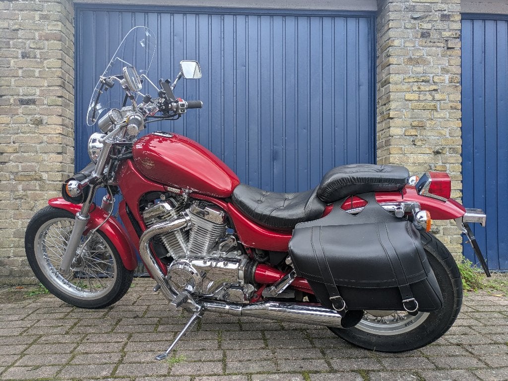 Suzuki Intruder VS600, Motoren, Cardan-aandrijving, 2 cilinders, Occasion, Particulier