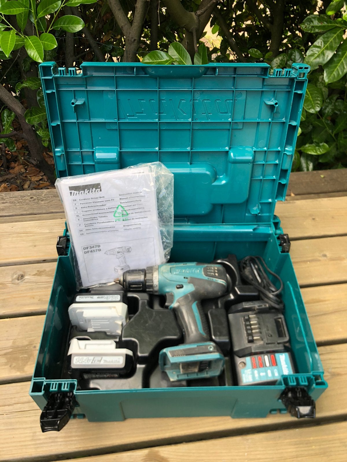 Makita DF347D 14,4V accuboormachine – 2 accu’s, lader & Mbox, Ophalen of Verzenden, Zo goed als nieuw, Boor- en Schroefmachine