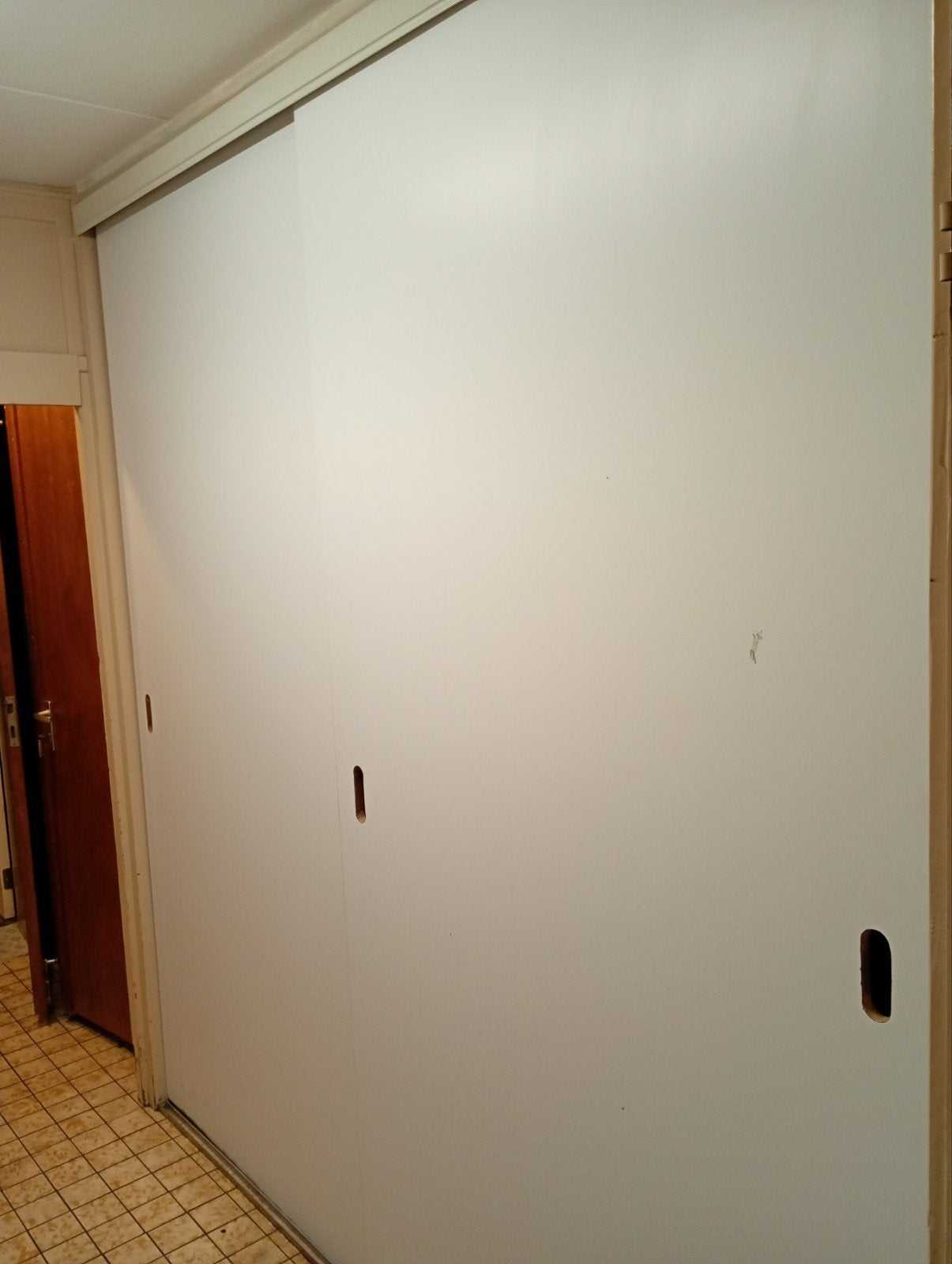 Witte zelfbouw wandkast met schuifdeuren en legplanken, Ophalen, Gebruikt, 200 cm of meer, 200 cm of meer