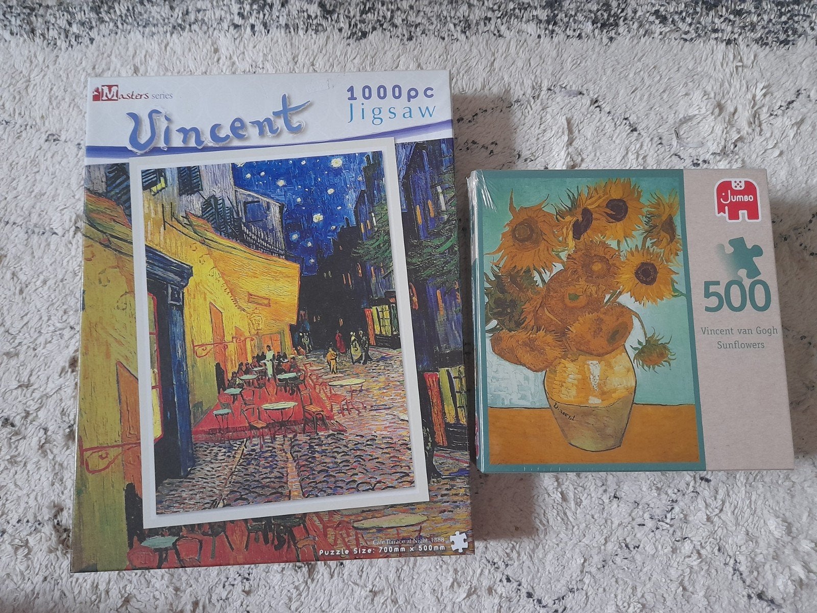 Twee Van Gogh puzzels: Caféterras bij nacht & Zonnebloemen, Ophalen of Verzenden, 500 t/m 1500 stukjes, Zo goed als nieuw, Legpuzzel