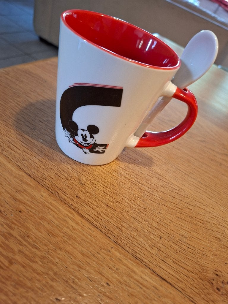 Disney mok met lepeltje en letter C en Mickey Mouse, Ophalen of Verzenden, Overige figuren, Zo goed als nieuw, Servies