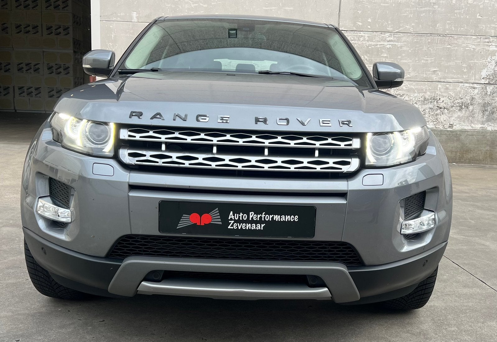 Land Rover Range Rover Evoque SI4 4WD AUT 2012 Grijs, Auto's, Automaat, Euro 5, 1800 kg, Zwart