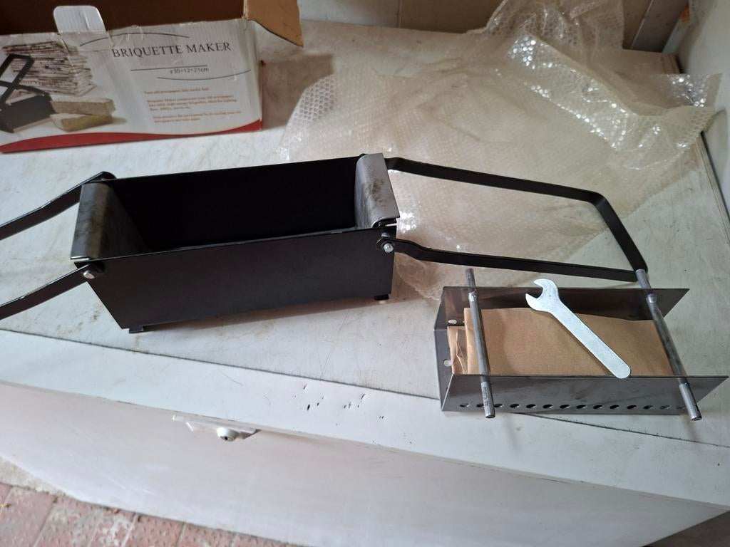 Brikettenmaker voor papier en karton, Tuin en Terras, Overige Tuin en Terras, Zo goed als nieuw, Ophalen of Verzenden