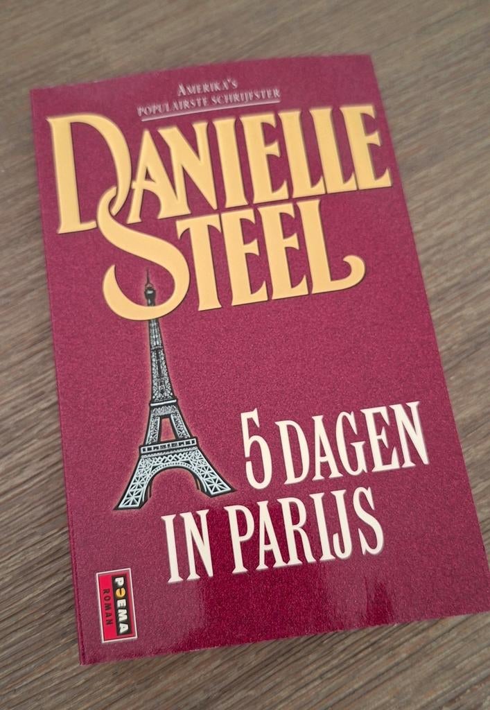 Danielle steel "5 dagen in parijs", Ophalen of Verzenden, Zo goed als nieuw