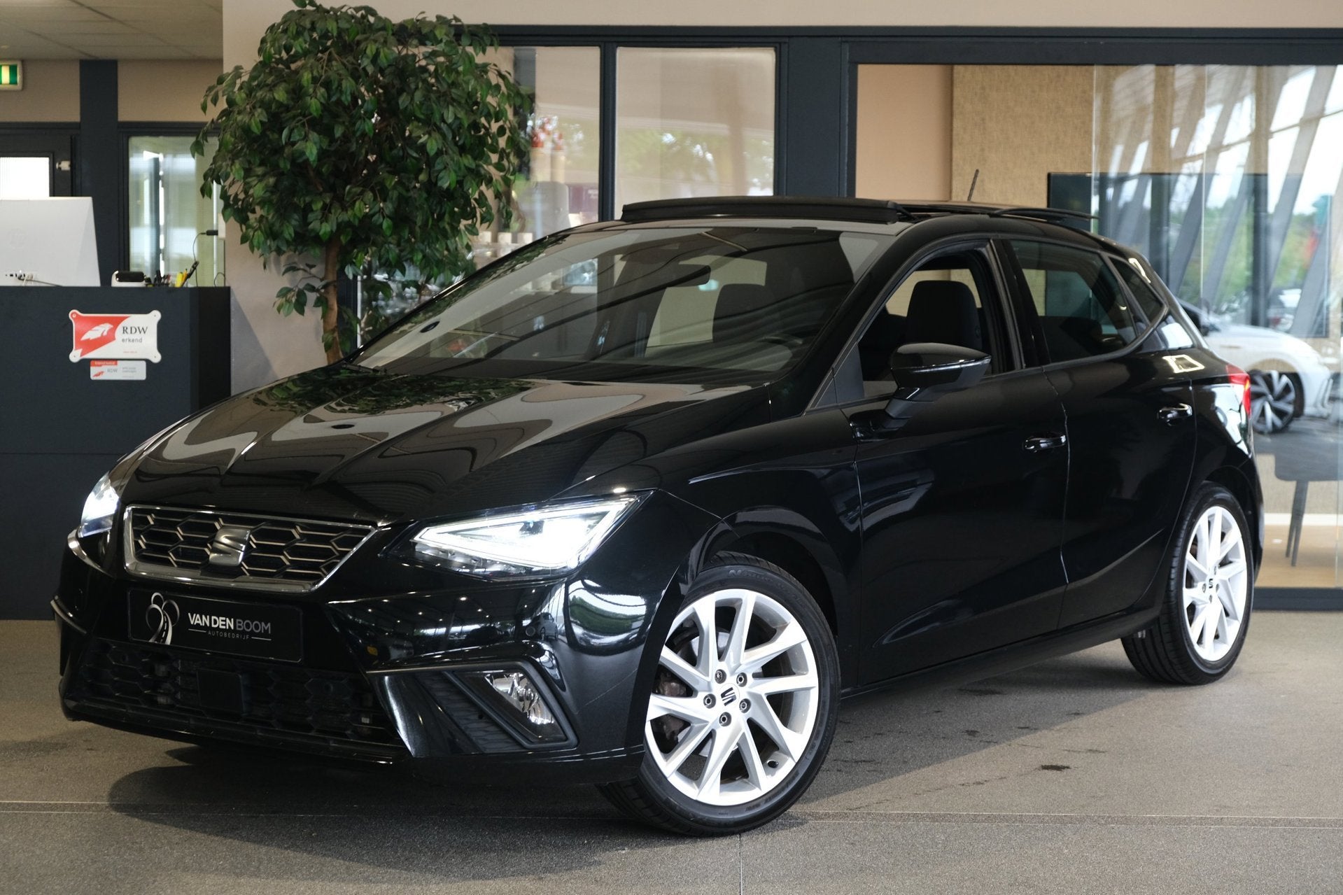 Seat Ibiza 1.0 FR DSG 110PK Facelift Pano Navi Led Camera, Auto's, Seat, Stof, Gebruikt, Zwart, 580 kg