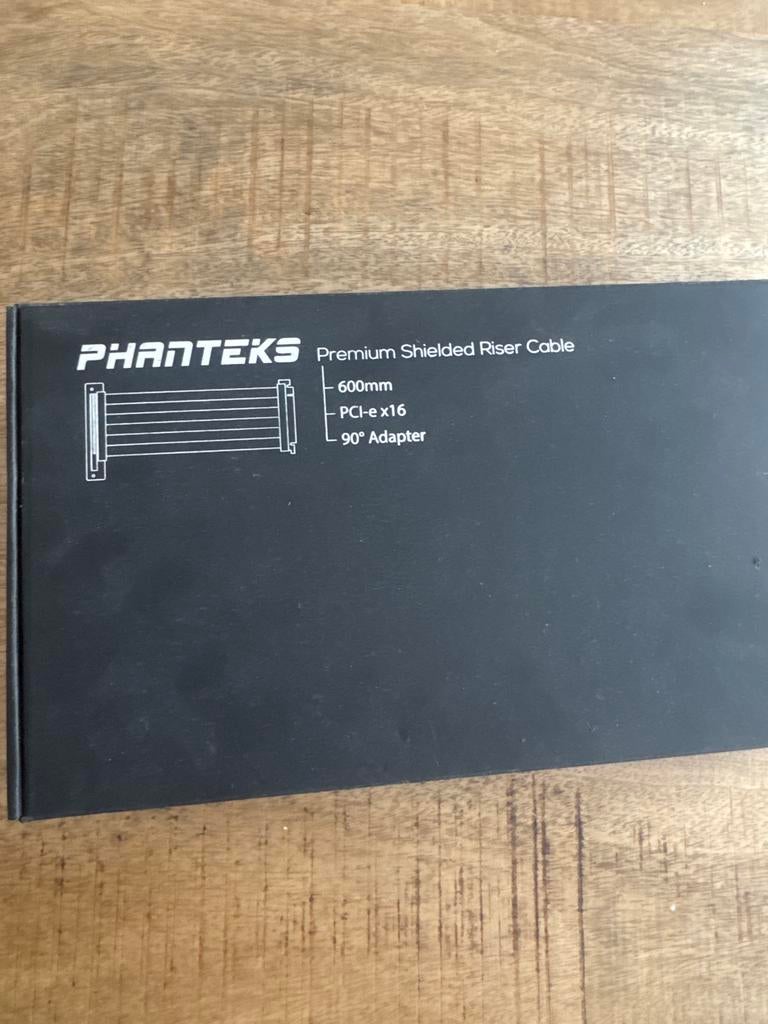Phanteks Premium Shielded Riser Kabel 600mm PCI-e x16, Computers en Software, Pc- en Netwerkkabels, Nieuw, Ophalen of Verzenden