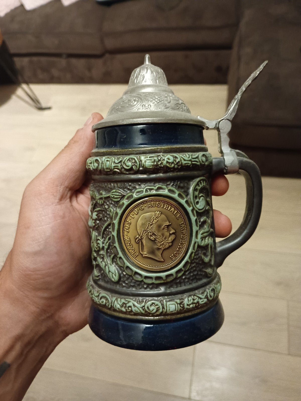Antieke Bierpul met Muntdecoratie, Ophalen of Verzenden