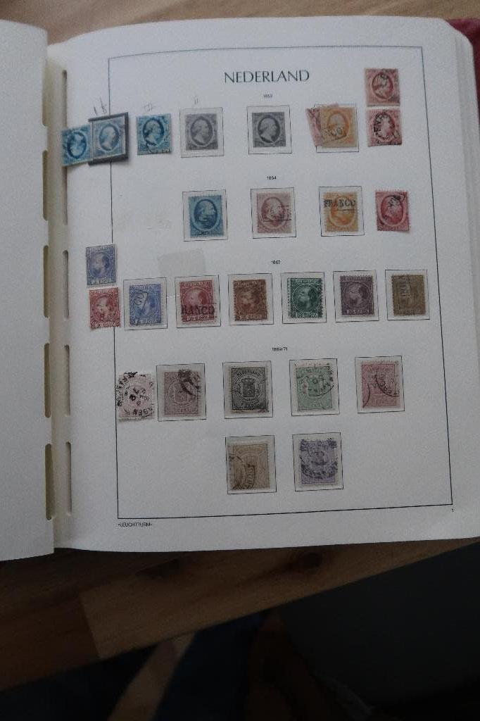 Nederland 1852-2001 in Leuchtturm SF met vrijwel alle top, Postzegels en Munten, Postzegels | Volle albums en Verzamelingen, Ophalen of Verzenden