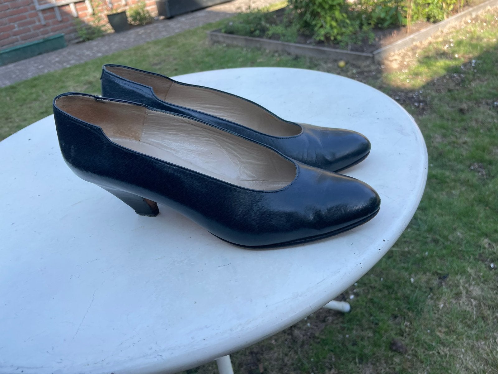 Blauwe leren pumps van de Bijenkorf Mt 38,5, Kleding | Dames, Schoenen, Ophalen of Verzenden, Gedragen, Blauw, Pumps