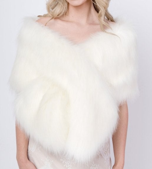 Prachtige bruid faux fur stola ivoor. Heel warm!, Ophalen of Verzenden, Zo goed als nieuw, Overige kleuren, Accessoires