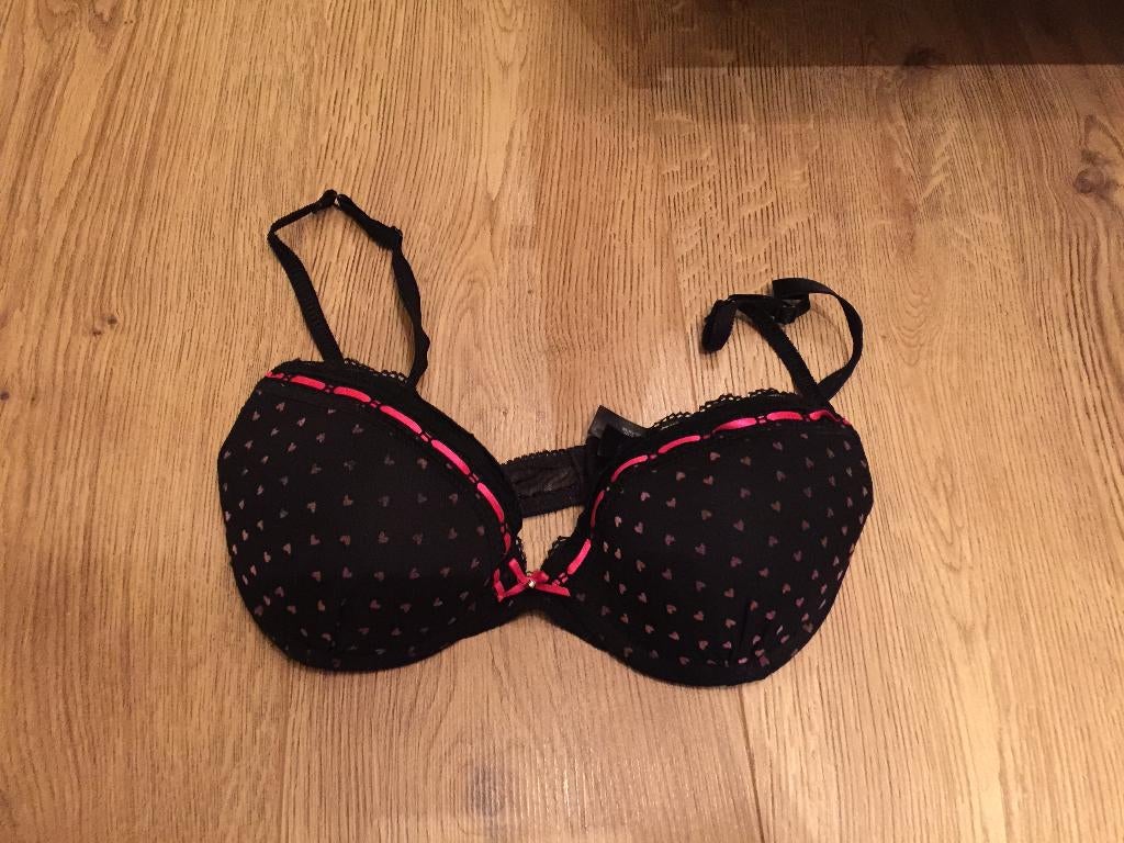 Bh en string 75C zwart met roze setje, Kleding | Dames, Ophalen, Zwart, Setje