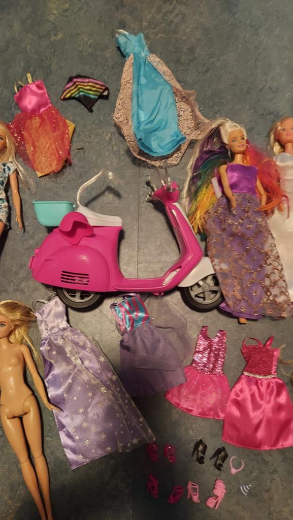 Barbieset scooter en kleding, Ophalen of Verzenden