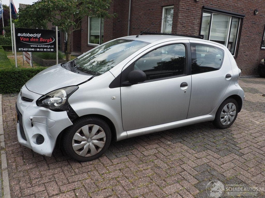 Toyota Aygo 1.0 VVT-i Now (bj 2013), Auto diversen, Schadeauto's, Toyota-Allee 2 ,50858, Köln, Deutschland, Handgeschakeld, Kundenbetreuung@toyota.de