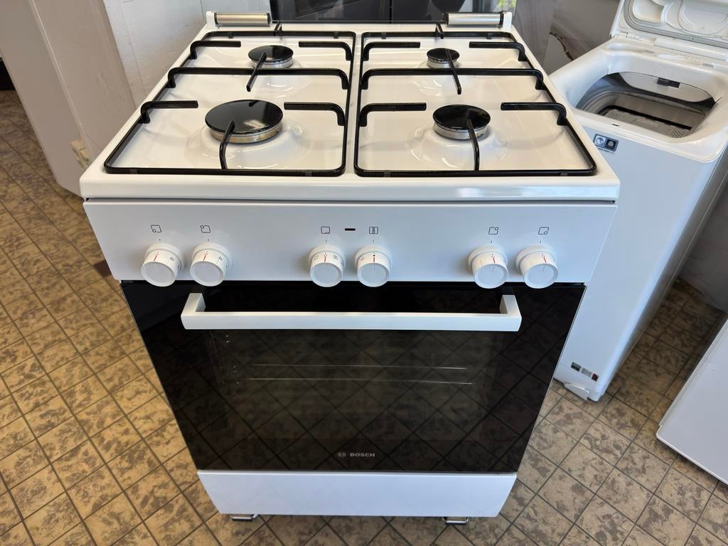 Bosch gasfornuis met 3D hete lucht oven en grillfunctie, Witgoed en Apparatuur, Fornuizen, 60 cm of meer, Grill, Zo goed als nieuw