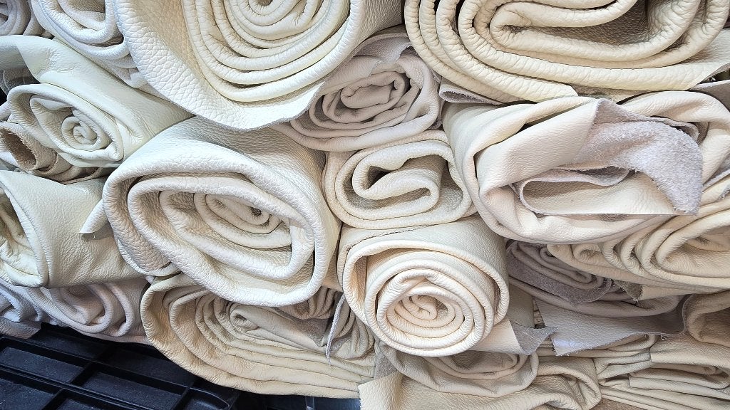 rest stukken leer, Ophalen, Beige, Leer of Kunstleer, Zo goed als nieuw