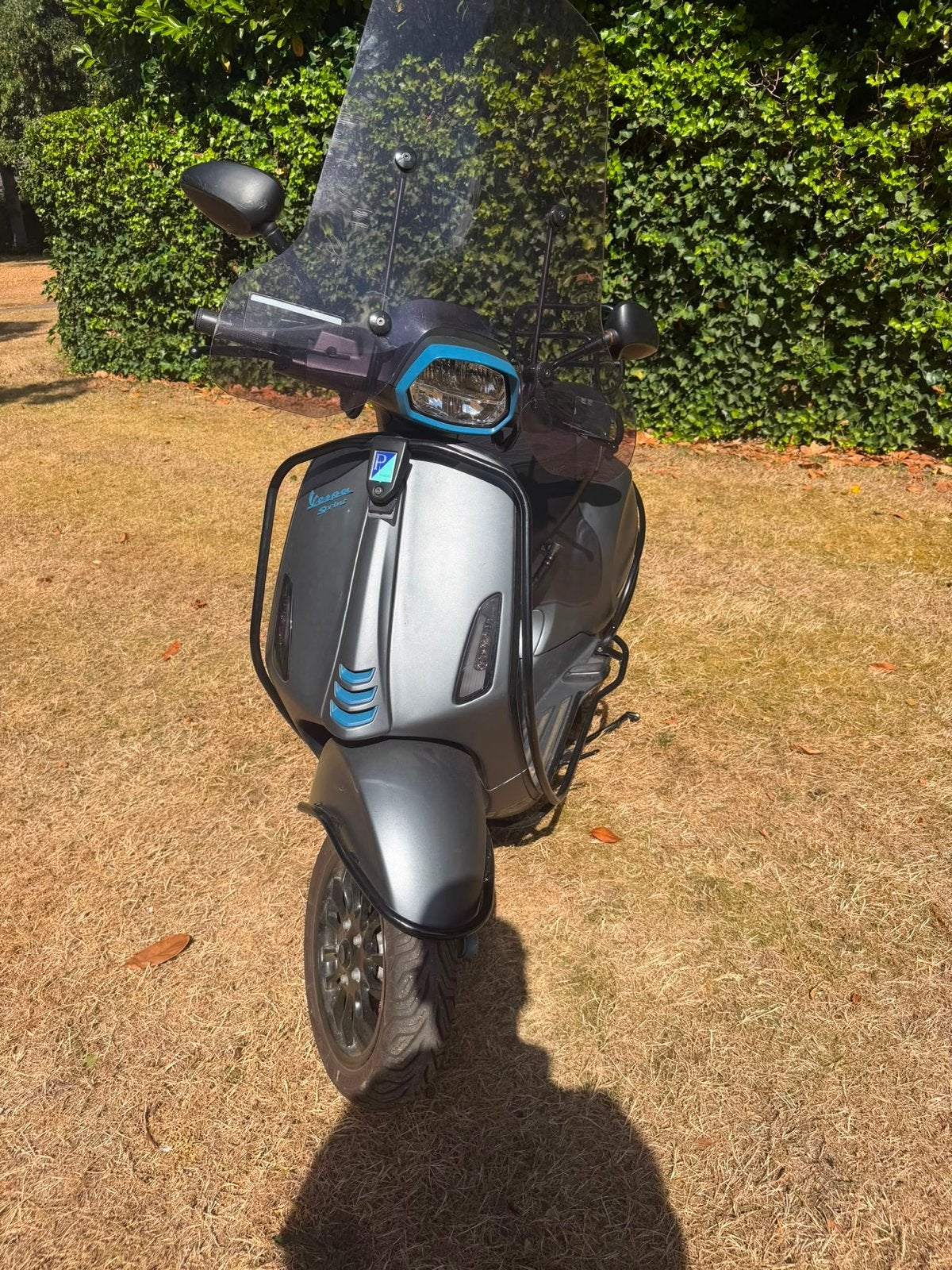 Vespa Sprint - Matgrijs met blauwe accenten, Fietsen en Brommers, Scooters | Vespa, Ophalen, Gebruikt, Overige modellen, Maximaal 45 km/u