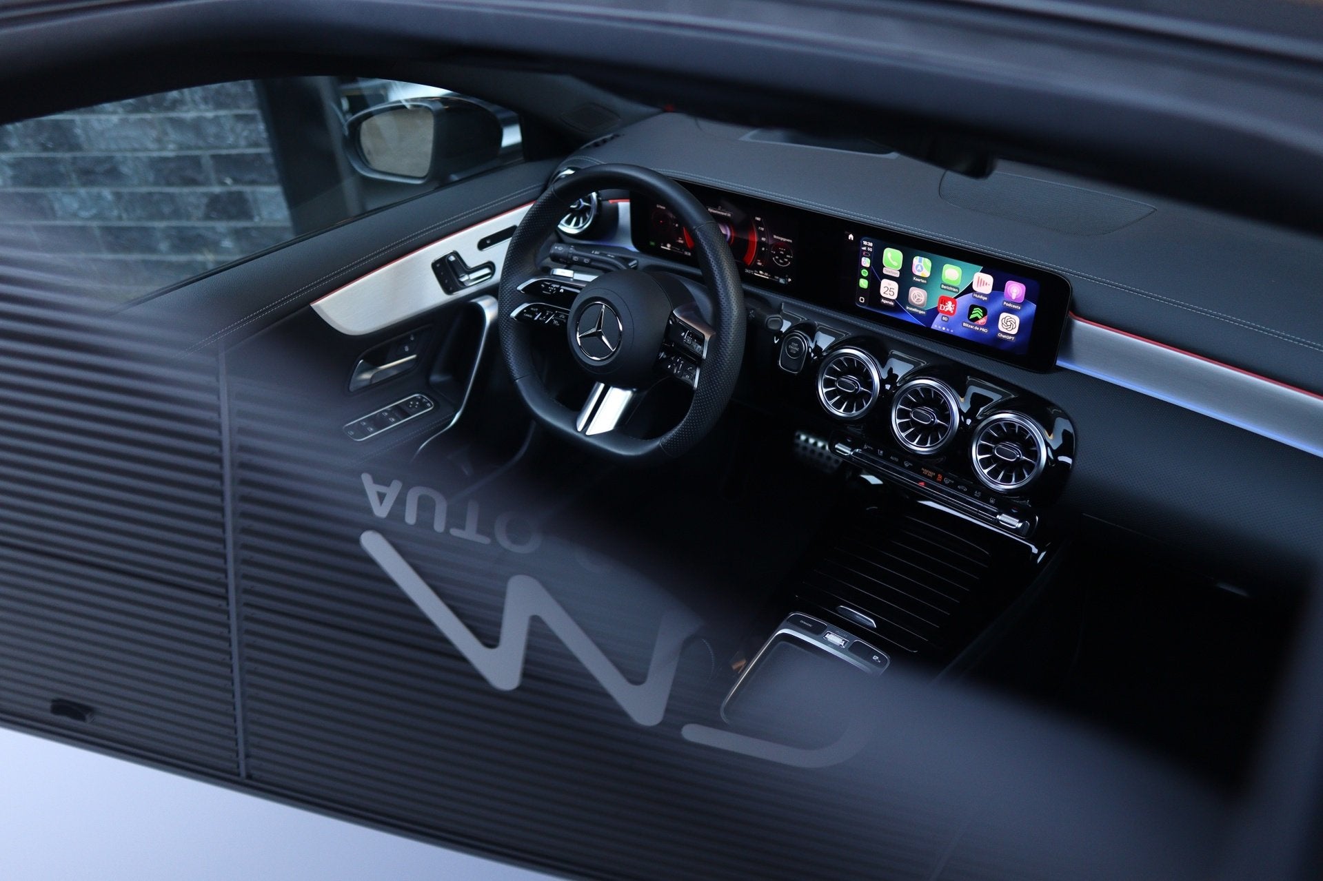 Mercedes-Benz A-klasse 250 e AMG| Matgrijs| Pano| Memory| 36, Auto's, Dealer onderhouden, Gebruikt, Zwart, 4 cilinders
