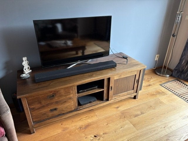 Koloniale stijl tv-meubel met lades en schuifdeur, Huis en Inrichting, Ophalen, Gebruikt, 100 tot 150 cm, Koloniaal