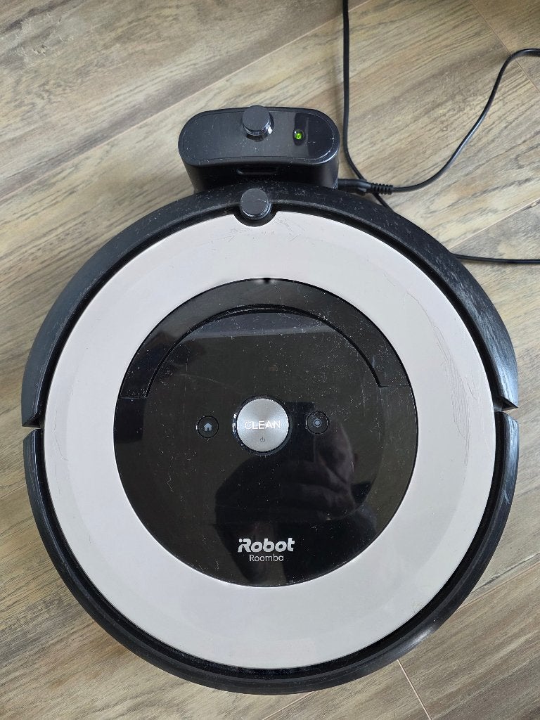 I Robot  E5 met nieuwe borstel en filter, Gebruikt, IRobot, Ophalen of Verzenden, Robotstofzuiger