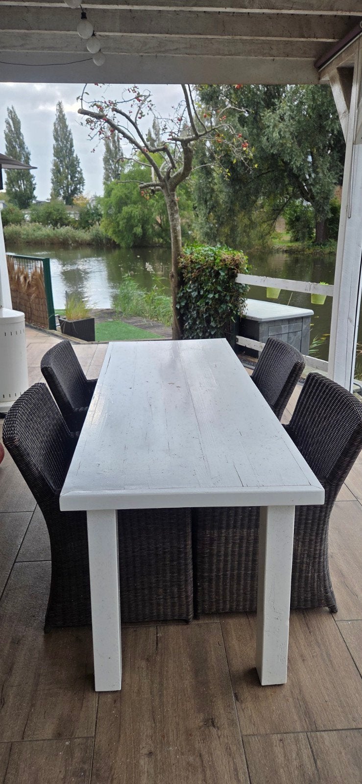 Tuinset: Witte Houten Tafel met 4 Wicker Stoelen, Ophalen, Gebruikt, Rechthoekig, Hout