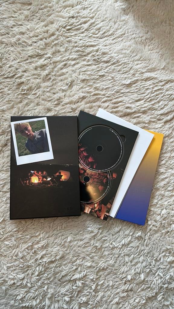 BTS young forever album with poster, Verzenden, Zo goed als nieuw, Pop